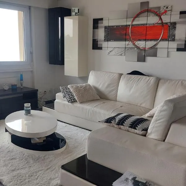 Sweet home avec vue incroyable lac leman proche lausanne, hotel v destinaci Belmont-sur-Lausanne