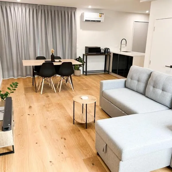 Brand New 2 Bed Near CBD With Parking, hotel in Christchurch