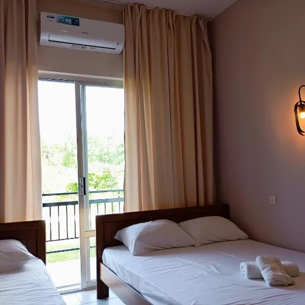 Adamidis Apartments, hotel v destinaci Paralía Skotínis