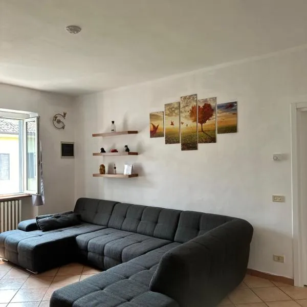 Spazioso appartamento 2, hotel v destinaci Tortona