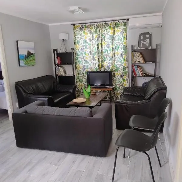 Alojamiento a 25km de Madrid apta para mascotas cerca de zonas de ocio โรงแรมในนาวาลการ์เนโณ