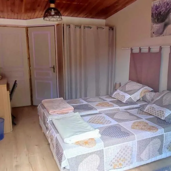 Le Cabanon de Manon chambre d'hôtes, ξενοδοχείο σε Barjols