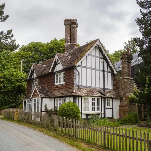 Danny Lodge - Country Cottage Near Brighton by Huluki Sussex Stays, hotel in Hurstpierpoint