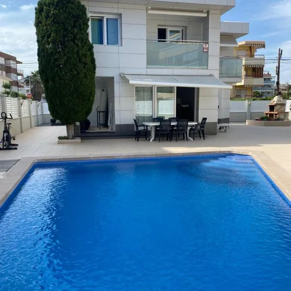 House 50meters from the beach、クニットのホテル