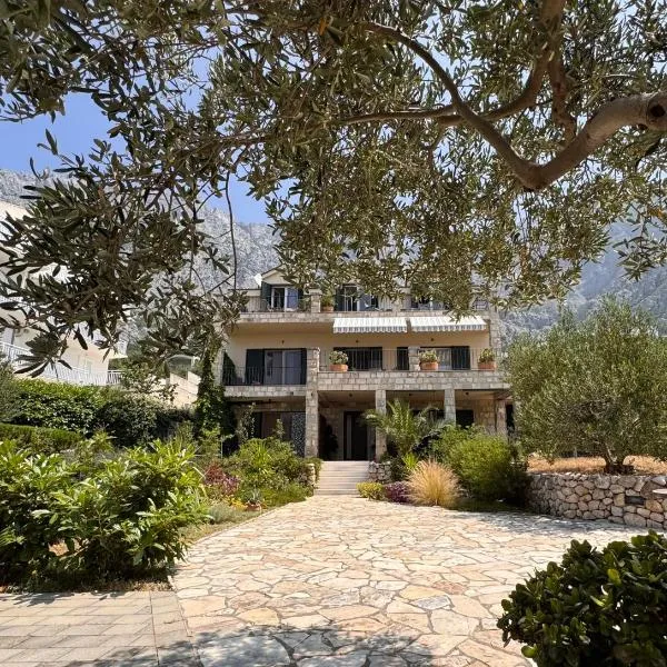 Apartments Denis, hotel v destinaci Makarska