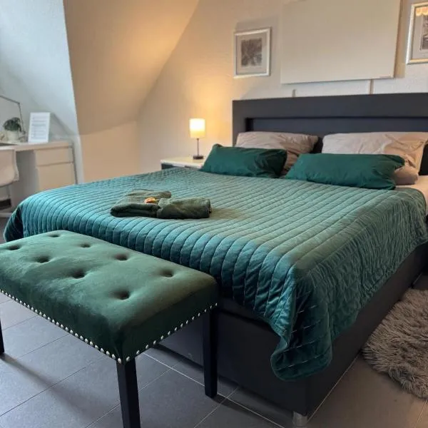Modernes, zentrales Apartment in Troisdorf, Region Köln Bonn, 3 Etage, maximal für 4 Personen, Parkplatz & Netflix inklusive、トロイスドルフのホテル