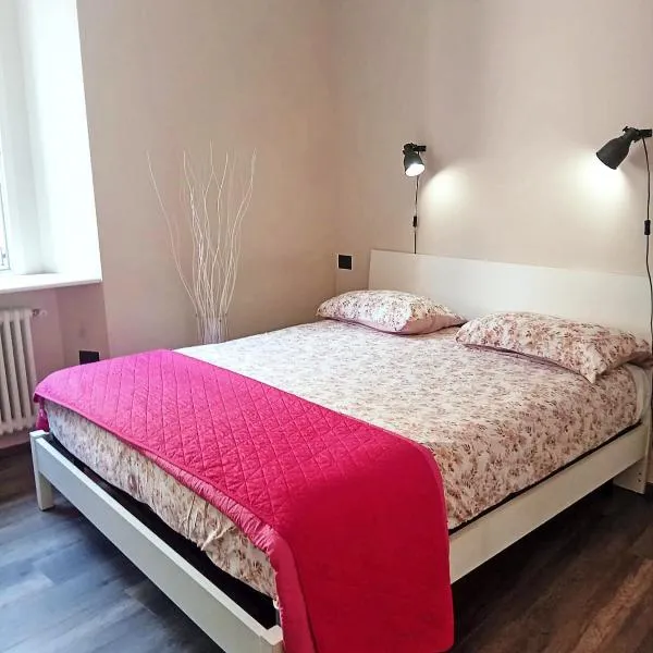 Central beautiful flat a pochi passi dal lago, hotel na Komou