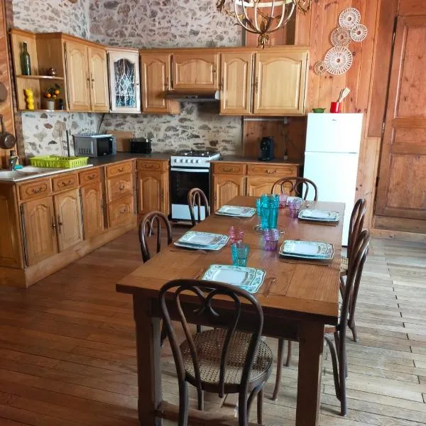 maison médiéval pour six personnes, hotel v destinaci Saint-Benoît-du-Sault