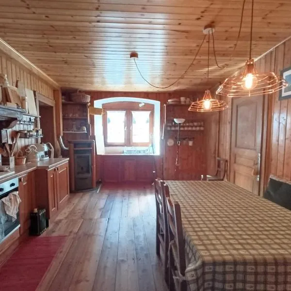 Ground floor apartment with garden, hotel in Campertogno