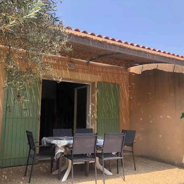 Maison dans une residence fermée, ξενοδοχείο σε Mouriès