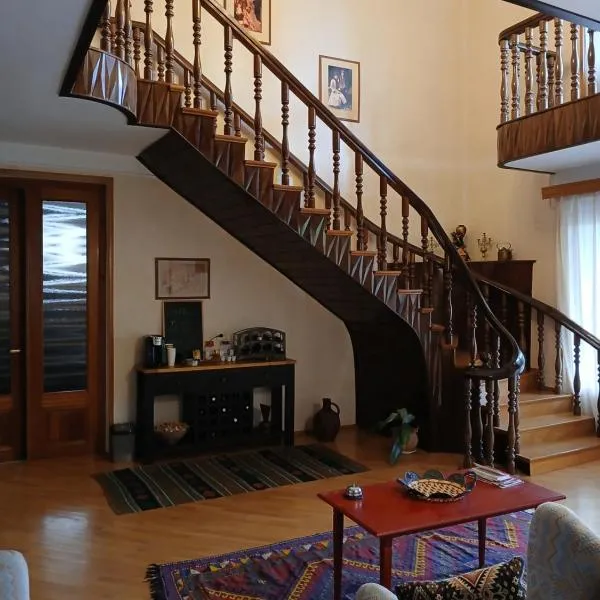 Omsi House, Hotel in Telawi
