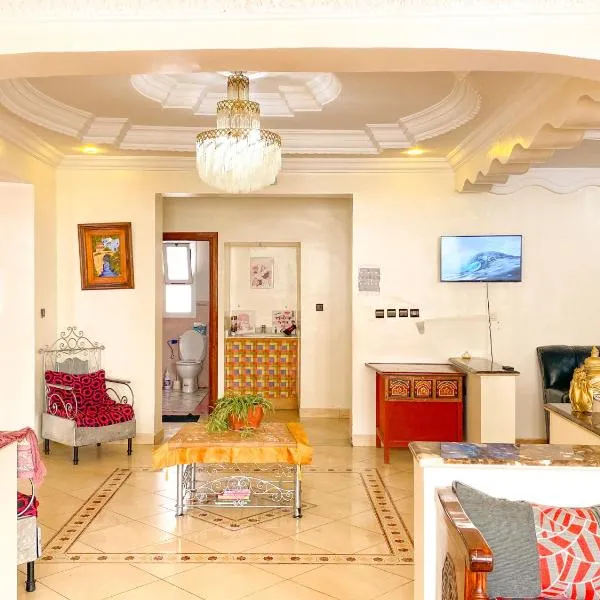 Appartement Spacieux au Centre, hotel v destinaci Šafšawán