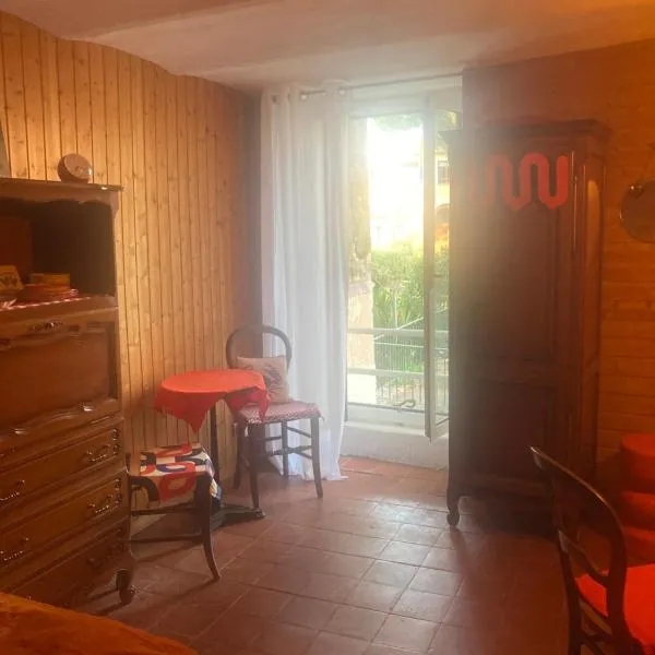 Chambre en bois, hotel in La Turbie