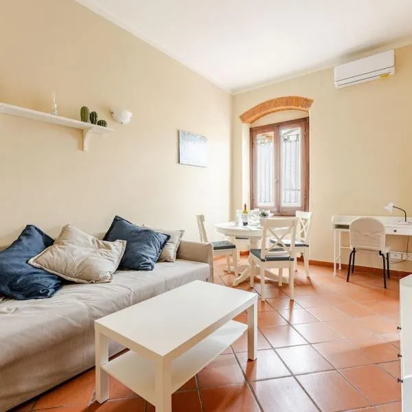 paradise apartment, with parking, hotel in Prato