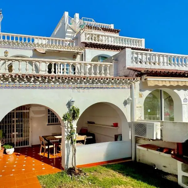 Playa Paraíso 79 - Townhouse at the Beach for up to 7 guests, hotel v destinaci Manilva