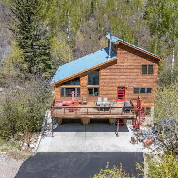 Secluded Mtn home by Purg, Hot Tub, Views! Pets ok, Hotel in Durango