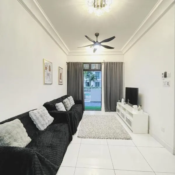 Up to 6 Pax, Next to Paradigm mall JB with Big Patio & Pool Access, hotel v destinaci Johor Bahru