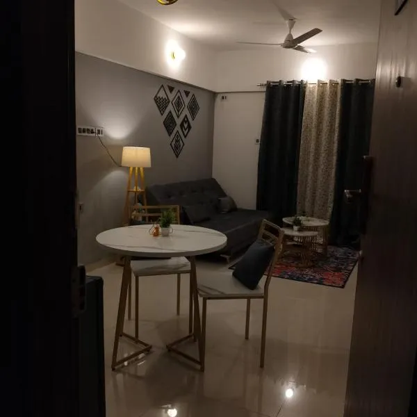 The Touch Of Grey 1BHK SUITE 12Floor 2 Balcony, hotel in Pune