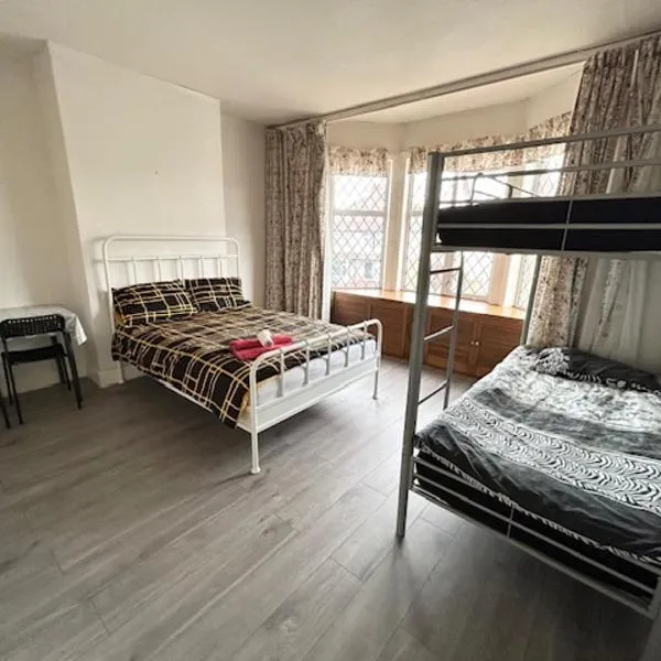 Double Bedroom Near Heathrow Airport & London, hotel in Hayes