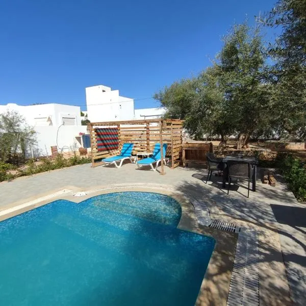 Appartement Les Oliviers avec piscine proche du lagon, Hotel in Taguermess