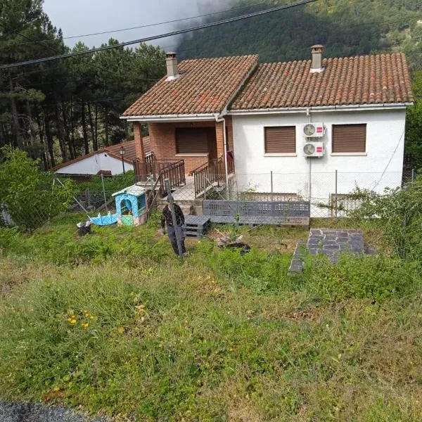 Casa Rural Las Pegueras, hotel in Cuevas del Valle
