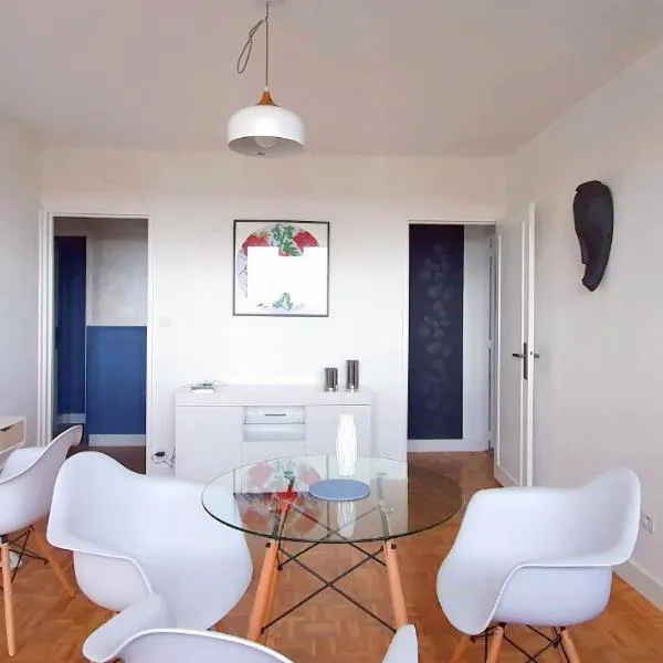 Bruno's 52 m2 apartment, all comforts, balcony, free parking, hotel in Chartres