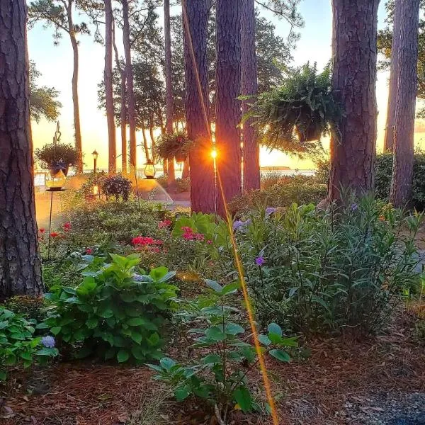 Beachside Bliss Villa with Pools & Tennis, khách sạn ở Hilton Head Island