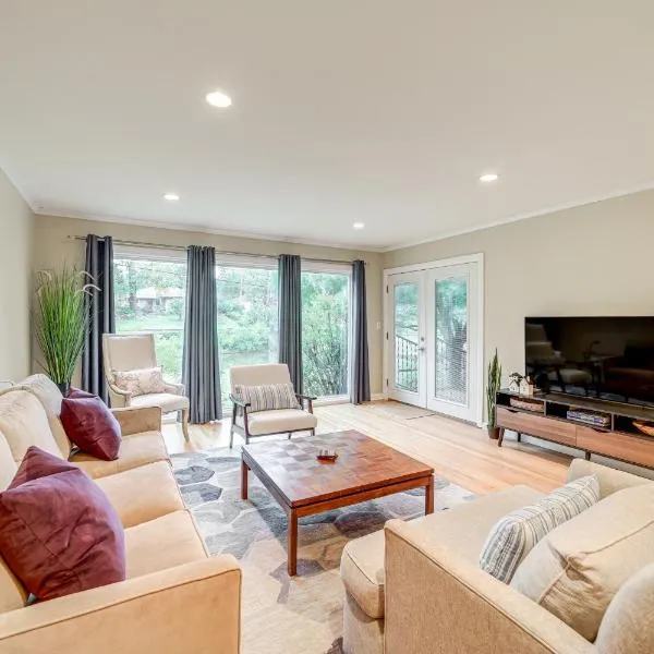 6 Mi to Dtwn: Waterfront Home in Tulsa!, hotell Tulsas