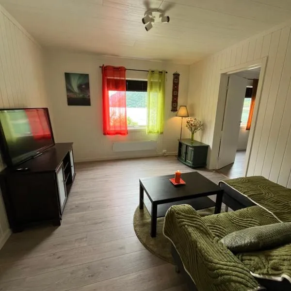 Green apartment, hotel in Odda