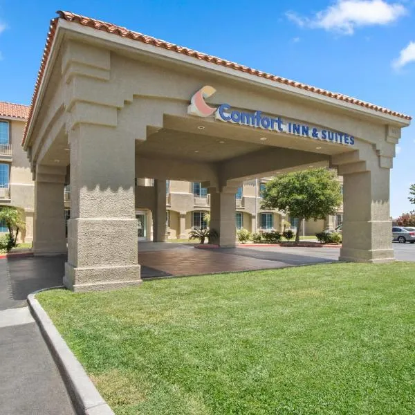 Comfort Inn & Suites Lancaster Antelope Valley, hotel v destinaci Lancaster
