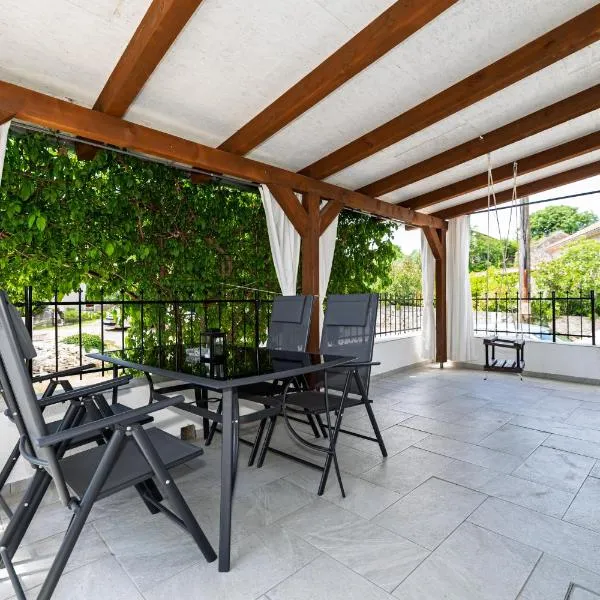 Apartman Laura-Risika, hotel v destinaci Risika