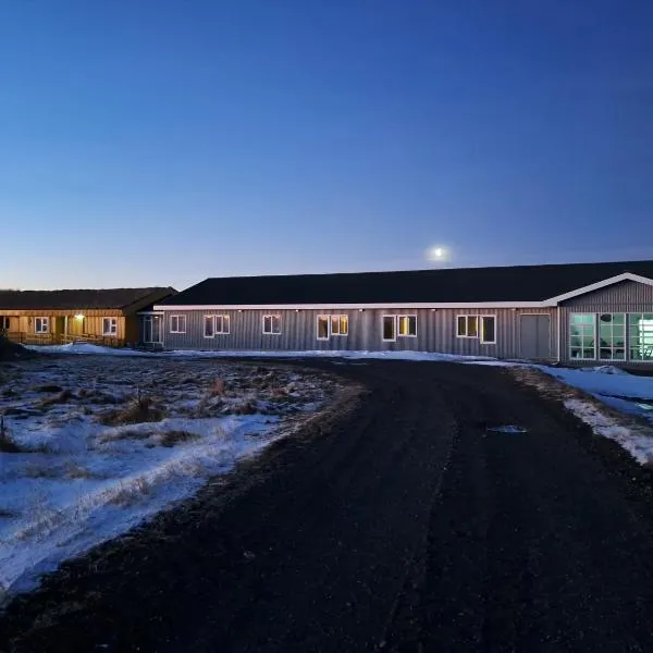 Guesthouse Hof, hotel v destinaci Hofgarðar