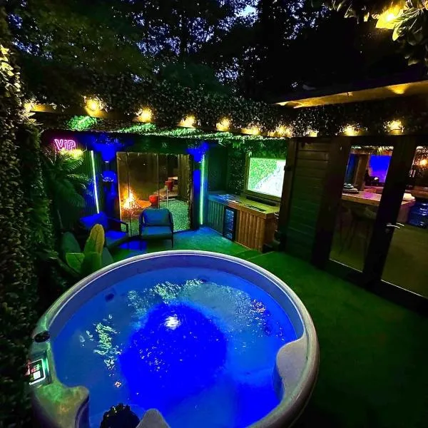 Woodland Escapes Glamping - Utopia, hotel in Sollom