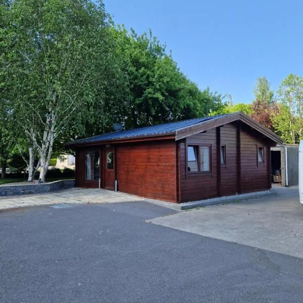 Castle view Cabin, hotel in Cappagh