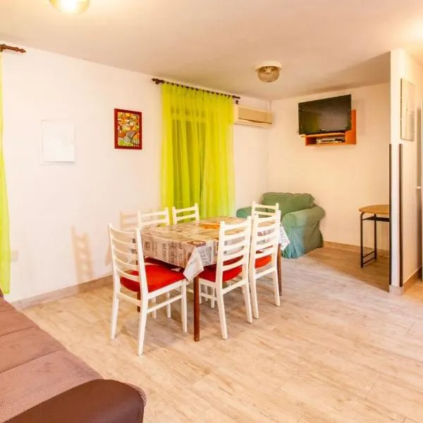 Apartmani Fanuko, hotel en Čižići