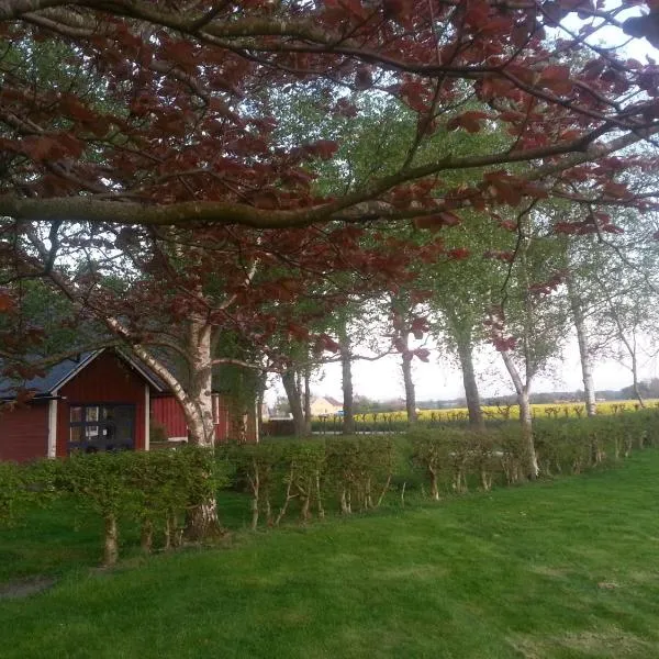Hus på Lantgård Viken, hotel v destinaci Mjöhult