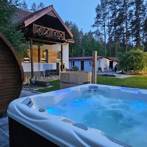 Las Warmegas - Luksusowy Dom Rozrywki z Jacuzzi,Sauna,Padel, hotel in Miłogórze