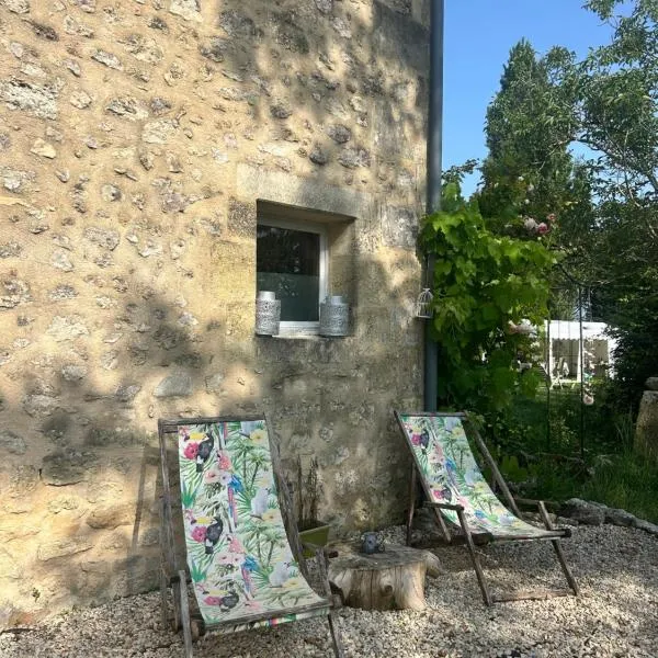Maisonnette avec terrasse de la Bellue, hotel em Cézac