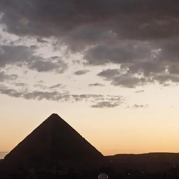 Phoenix Pyramids View Inn, hotel v Káhiře