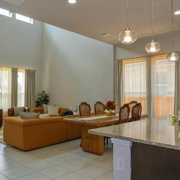 Family Oasis - King Suize Suites - Near F1 and Wifi