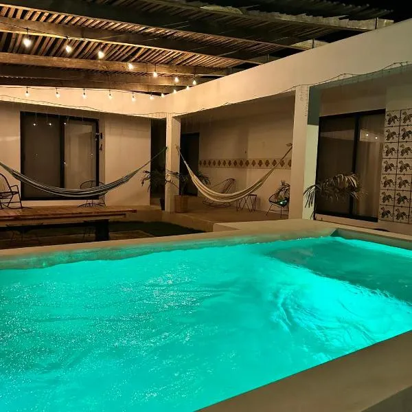 Punta Conejo Bungalows Camila Surf Camp, hotel en Reparo