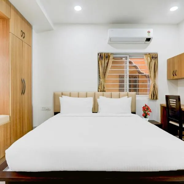 Palette Chanda Nagar Near GSM Mall, hotel in Hyderabad