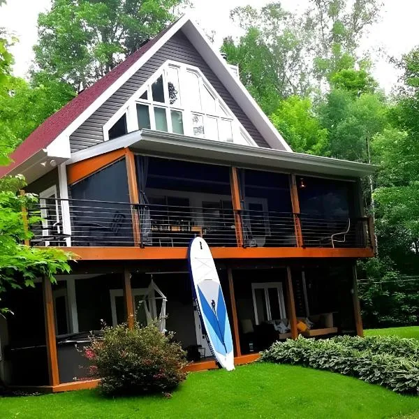 Chalet de luxe Équinoxe - bord de l'eau avec Spa, hotel a Lac-aux-Sables