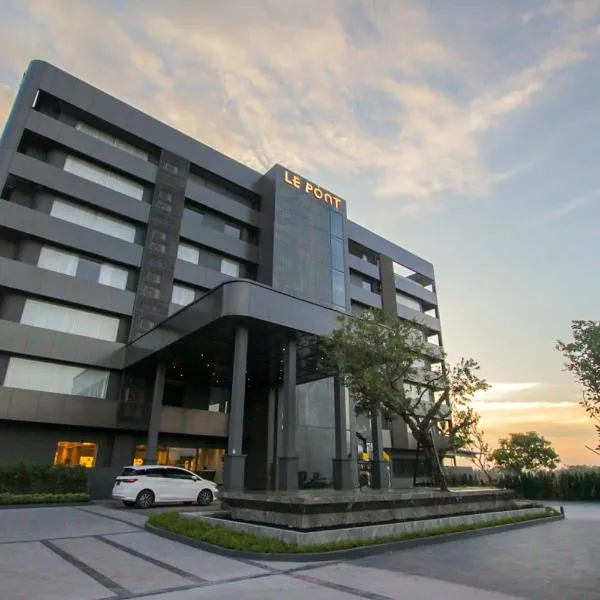 LePont Riverfront Resort Nongkhai, hotel v destinaci Nong Khai