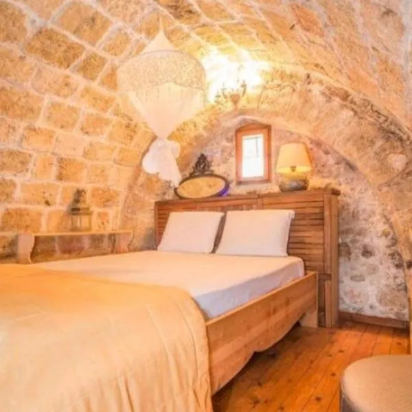 St John house Castle City, hotel in Rhodes Town