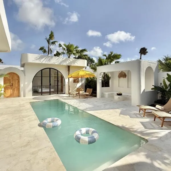 Dolce x The Young Villas, hotel in Bingin Beach