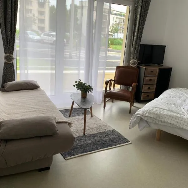 La colline aux oiseaux, hotel in Caen