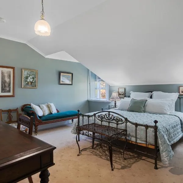 Rose Room, Franklin Lodge, Huon Valley, hotel in Franklin