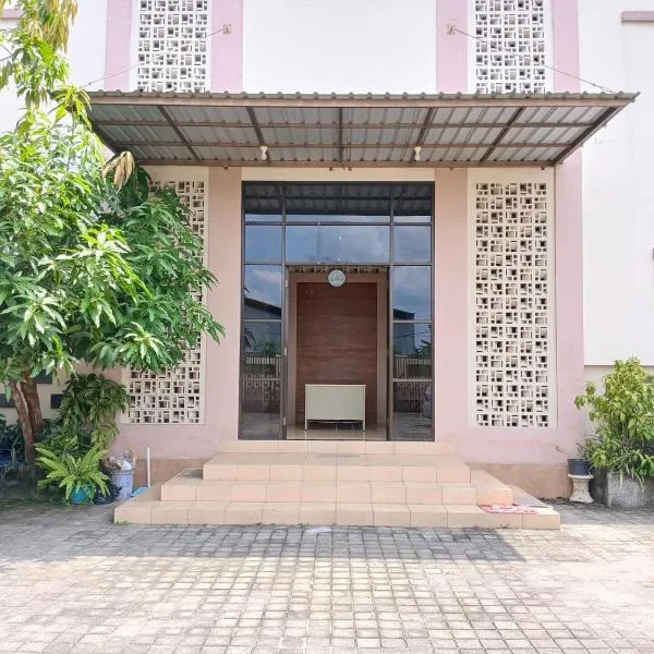 RedDoorz Syariah near Masjid Al-Aqsha Klaten, hotel v destinaci Klaten