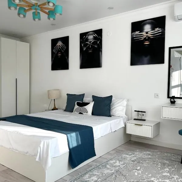 Уютная, светлая квартира-студия в районе Акмешит, hotel in Qyzylorda